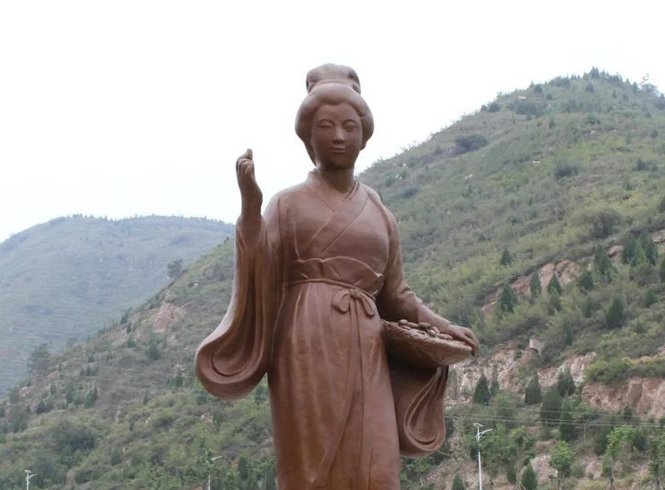 嫘祖养蚕雕塑